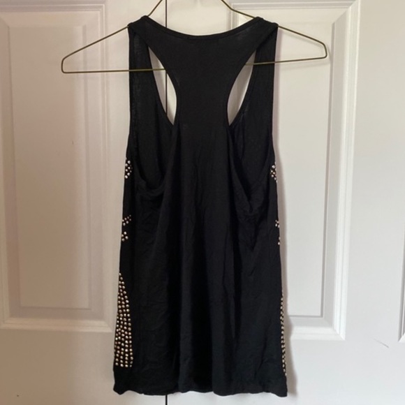 💥🎉HP🎉💥 Forever 21 Black Stretch Racerback Scoop Neck Tank Gold Silver Studs - Picture 9 of 11